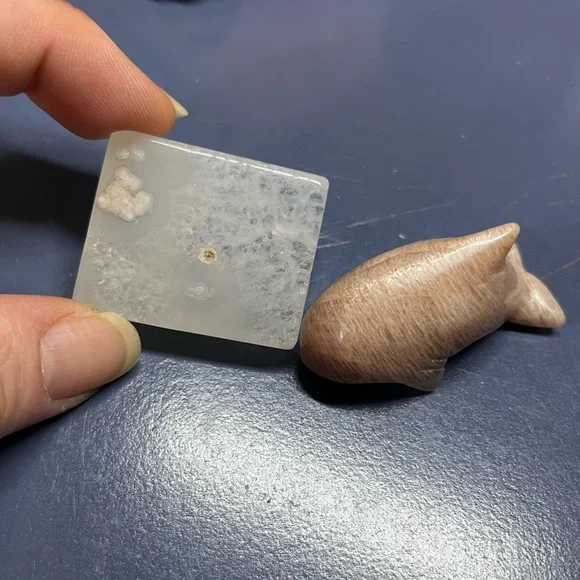 Dolphin Carving +bonus flower agate piece - Picture 7 of 8